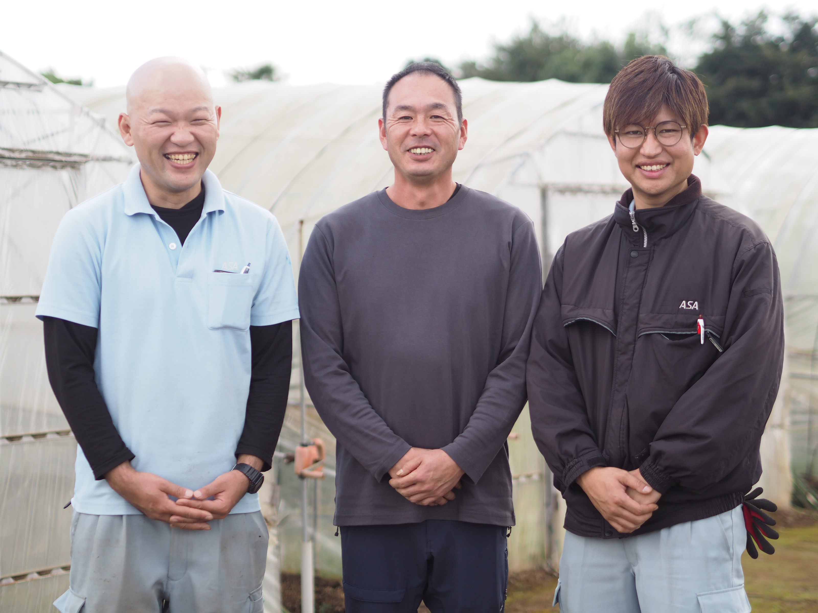 丸朝園芸農業協同組合の熱田賢俊さん（右）と鈴木保徳さん（左）は、齋藤さんの良き相談相手